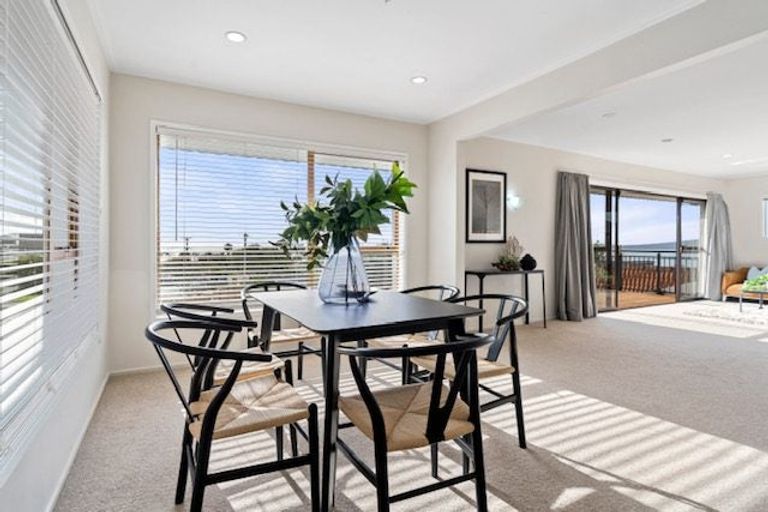 Photo of property in 1/95 Aberdeen Road, Castor Bay, Auckland, 0620