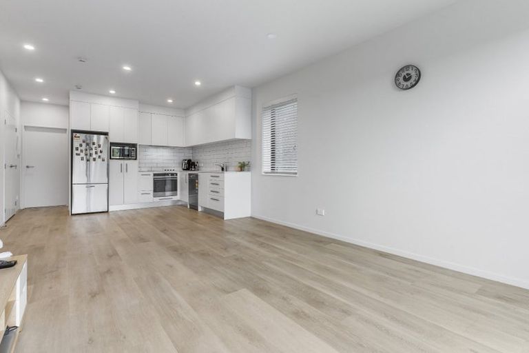 Photo of property in 25 Potter Avenue, Northcote, Auckland, 0627