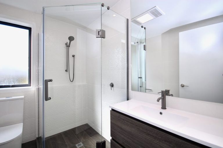 Photo of property in 41a Camelot Place, Glenfield, Auckland, 0629