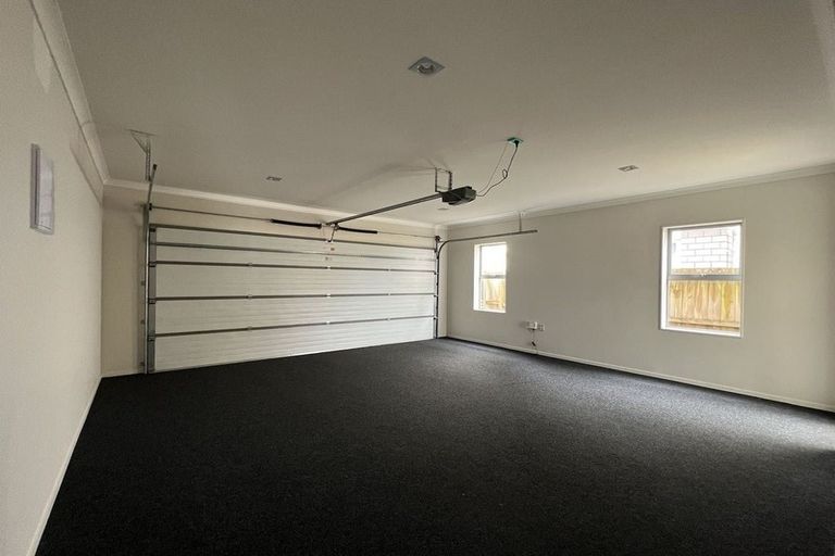 Photo of property in 16 Kira Road, Flat Bush, Auckland, 2016