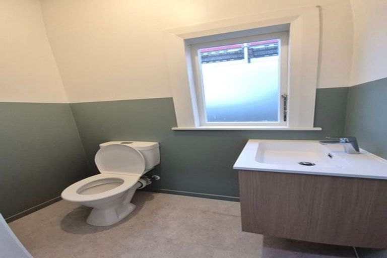 Photo of property in 24 Stone Street, Miramar, Wellington, 6022