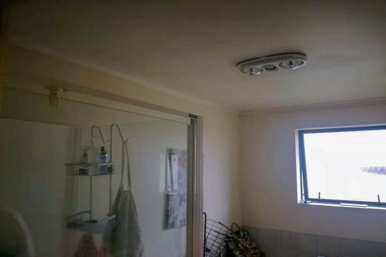 Photo of property in 3 Marbella Crescent, Oteha, Auckland, 0632