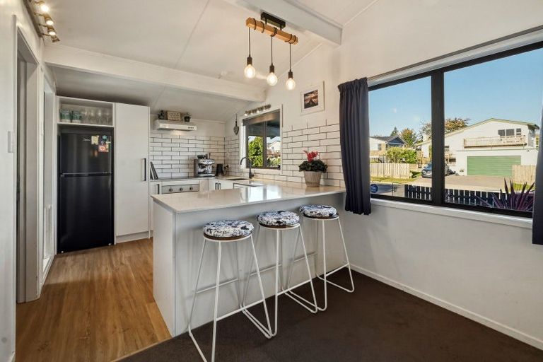 Photo of property in 11 Browning Crescent, Owhata, Rotorua, 3010