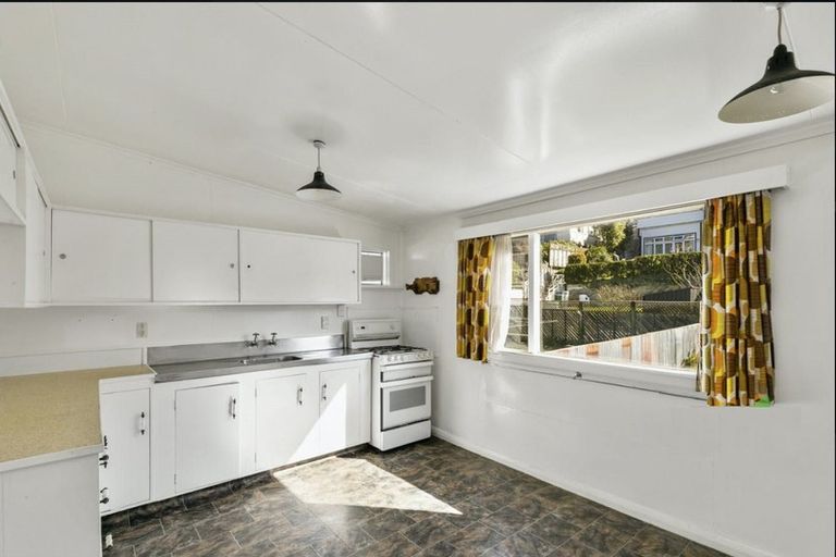 Photo of property in 30 The Parade, Island Bay, Wellington, 6023