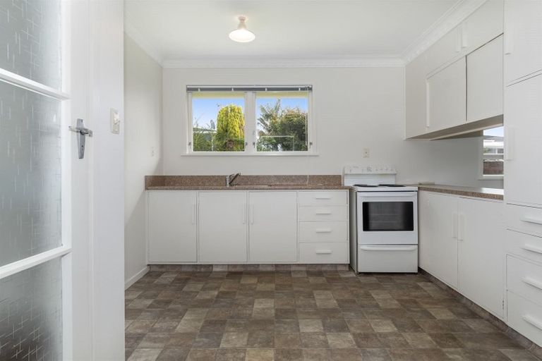 Photo of property in 2/4 Linklater Avenue, Bellevue, Tauranga, 3110
