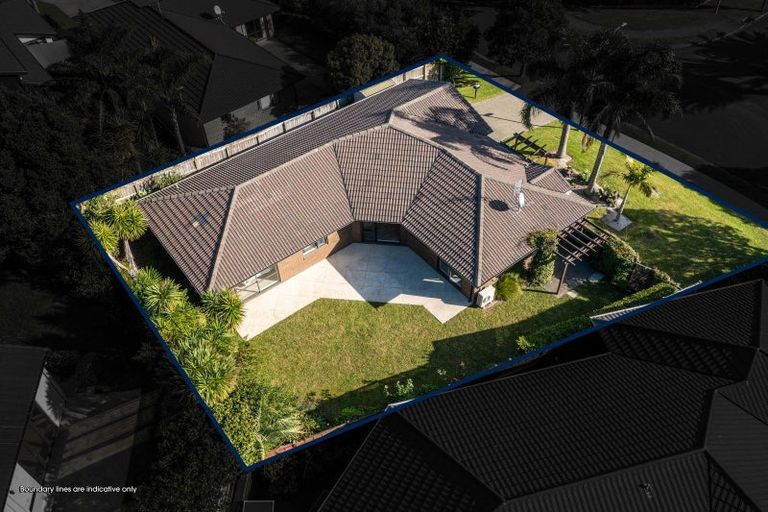 Photo of property in 33 Admirals Court Drive, Greenhithe, Auckland, 0632