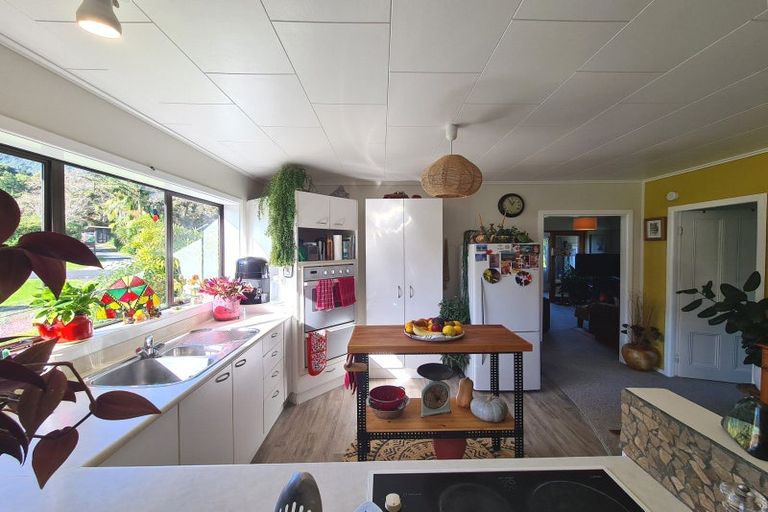 Photo of property in 15 Driving Creek Road, Coromandel, 3506