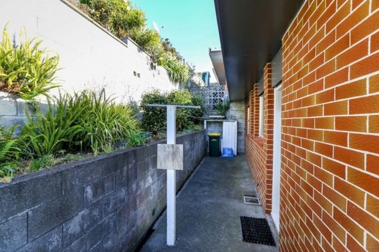 Photo of property in 1/1 Findlay Street, Moturoa, New Plymouth, 4310