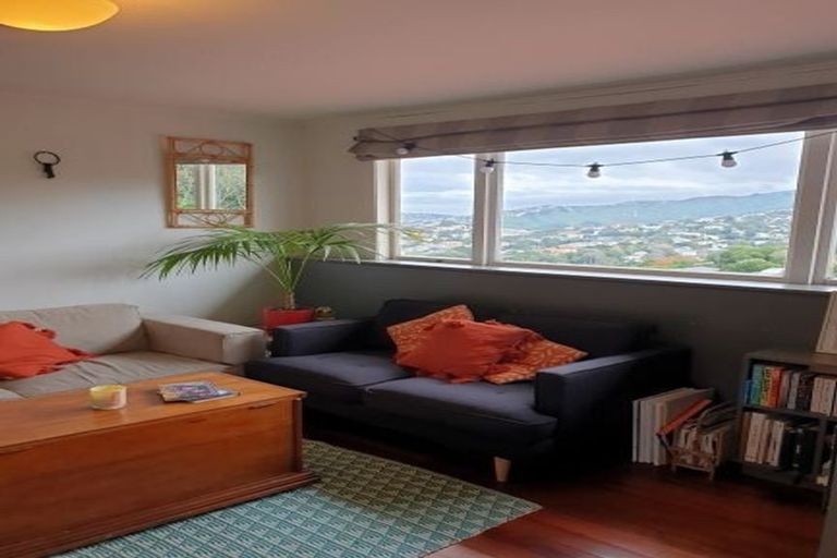 Photo of property in 1/10 Mataroa Avenue, Northland, Wellington, 6012