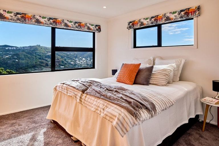 Photo of property in 4 Caughley Grove, Karori, Wellington, 6012