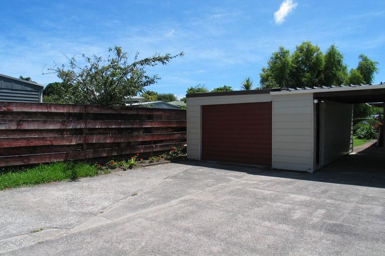 Photo of property in 11a/4 Bayside Avenue, Te Atatu Peninsula, Auckland, 0610