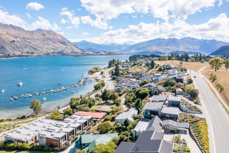 Photo of property in 32 Lismore Street, Wanaka, 9305