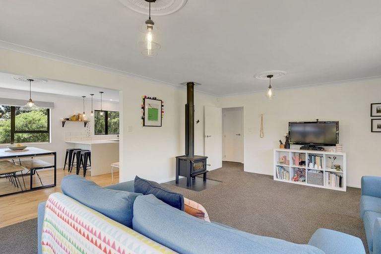 Photo of property in 16 Larsen Crescent, Tawa, Wellington, 5028