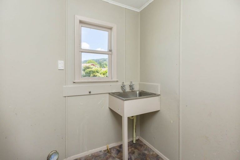 Photo of property in 5 Ruru Crescent, Heretaunga, Upper Hutt, 5018
