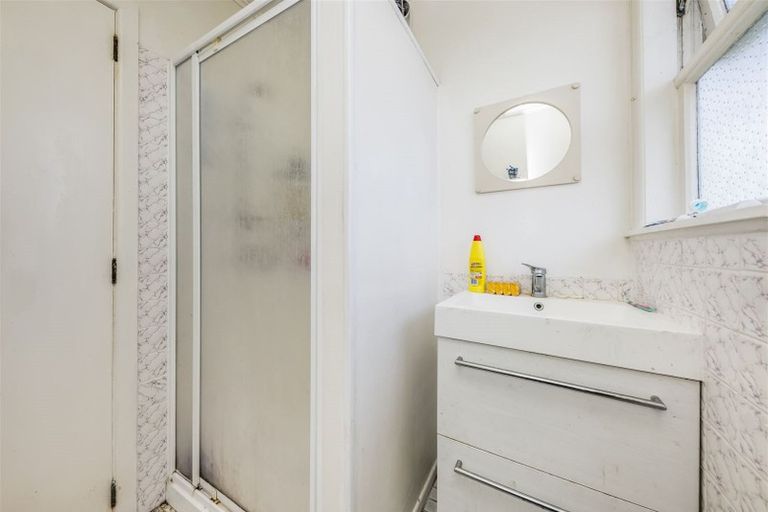 Photo of property in 70 Cargill Street, Papakura, 2110