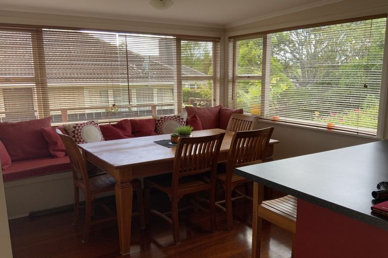 Photo of property in 2/10 Neil Avenue, Te Atatu Peninsula, Auckland, 0610