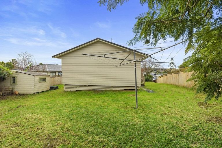 Photo of property in 2/15 Sevilla Place, Unsworth Heights, Auckland, 0632