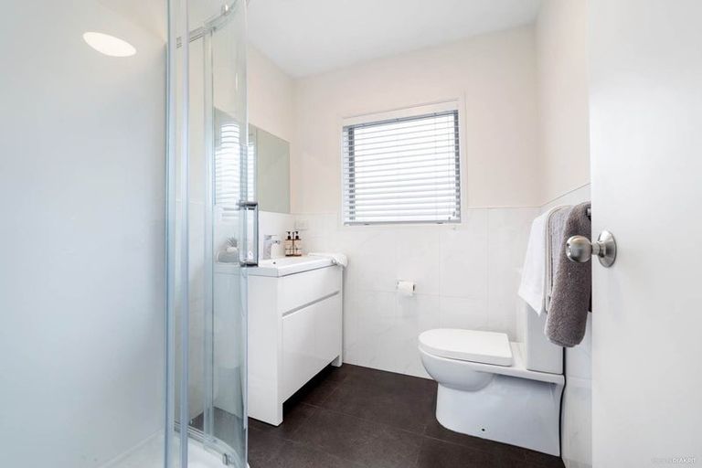 Photo of property in 626d Beach Road, Browns Bay, Auckland, 0630