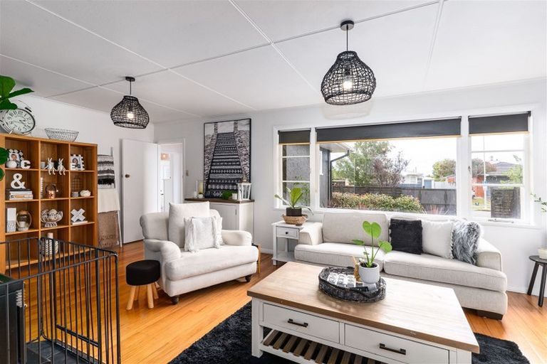 Photo of property in 6 Newhaven Place, Roslyn, Palmerston North, 4414