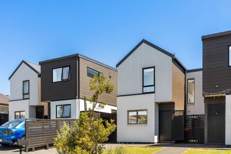Photo of property in 33 Patrick Rice Drive, Swanson, Auckland, 0614