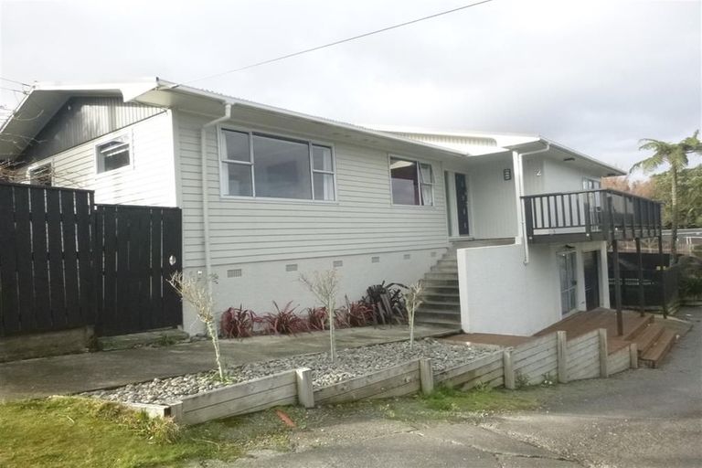 Photo of property in 2 Martin Grove, Normandale, Lower Hutt, 5010