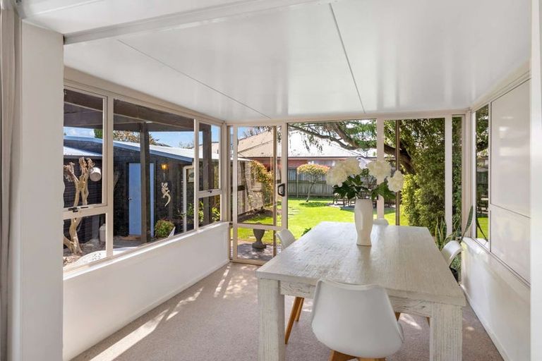 Photo of property in 77 Farquhars Road, Redwood, Christchurch, 8051