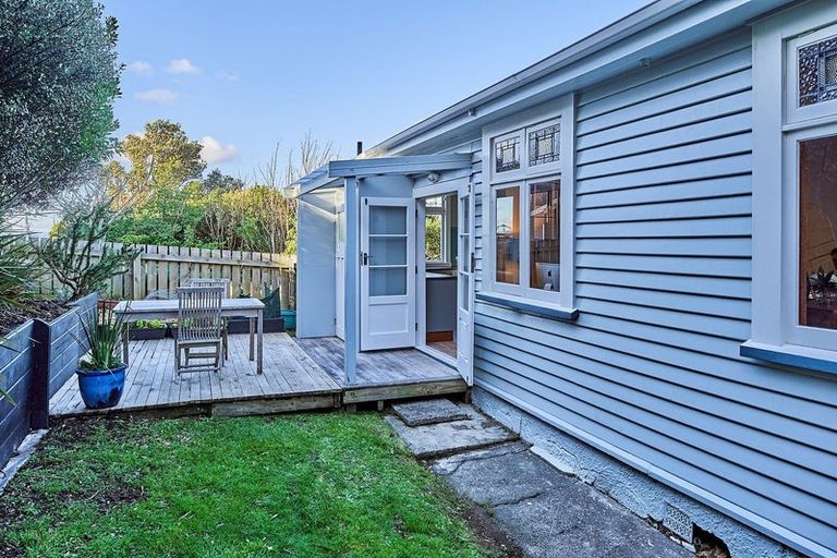 Photo of property in 10 Helen Street, Brooklyn, Wellington, 6021