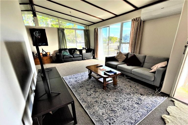 Photo of property in 10 Hewlett Road, Massey, Auckland, 0614
