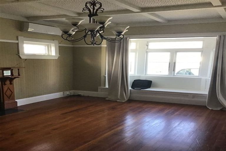 Photo of property in 3185 Great North Road, New Lynn, Auckland, 0600