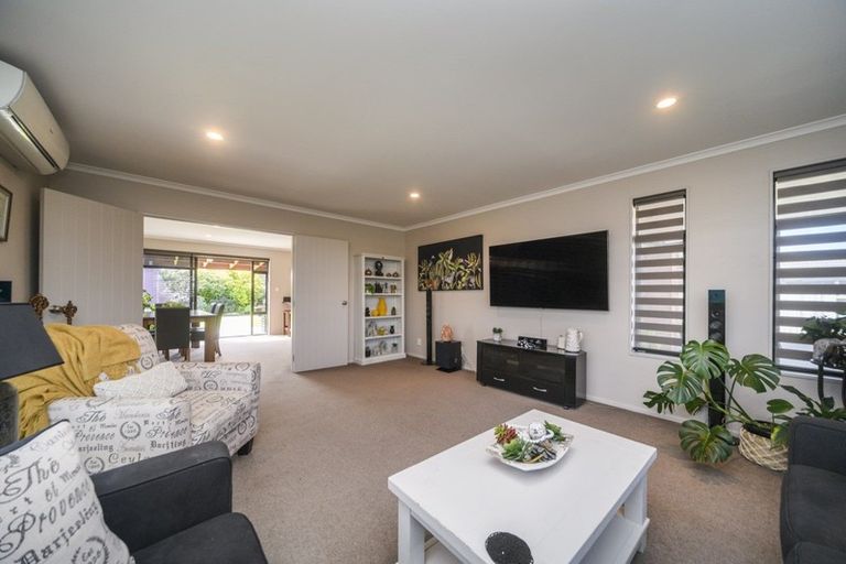 Photo of property in 78 Geneva Terrace, Kelvin Grove, Palmerston North, 4414