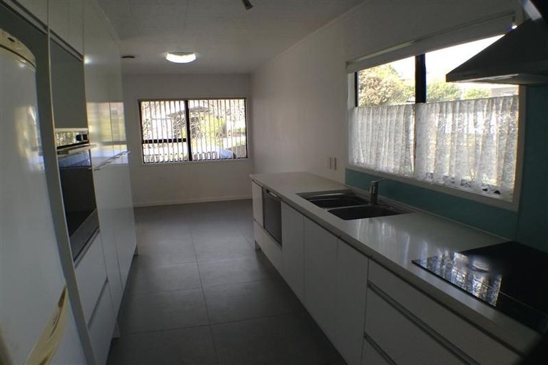Photo of property in 11 Santiago Crescent, Unsworth Heights, Auckland, 0632