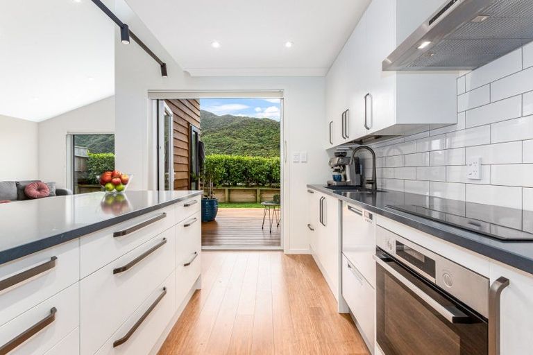 Photo of property in 3 Ramarama Lane, Crofton Downs, Wellington, 6035