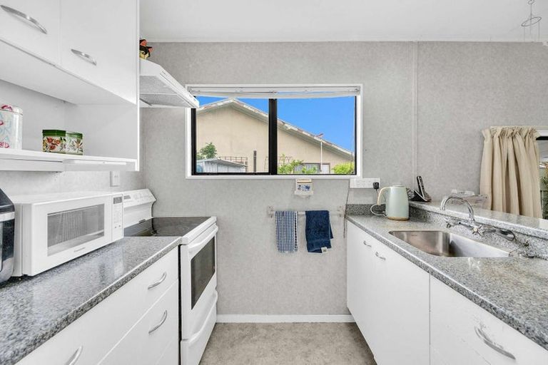 Photo of property in 2/17 Townshend Crescent, Greenmeadows, Napier, 4112