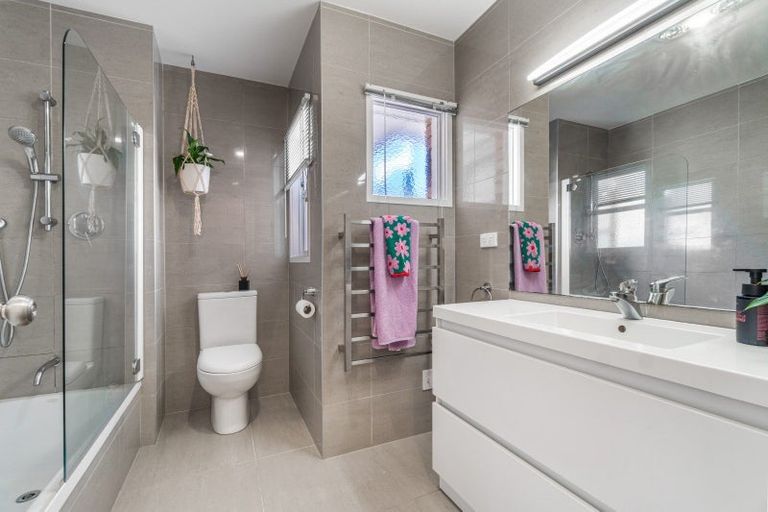 Photo of property in 3/3 Marsh Avenue, Forrest Hill, Auckland, 0620