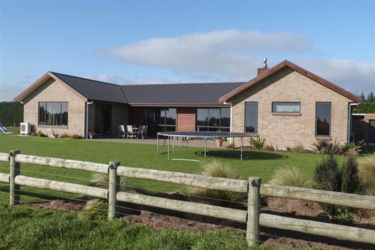 Photo of property in 66 Wilcox Road, Seaward Bush, Invercargill, 9871