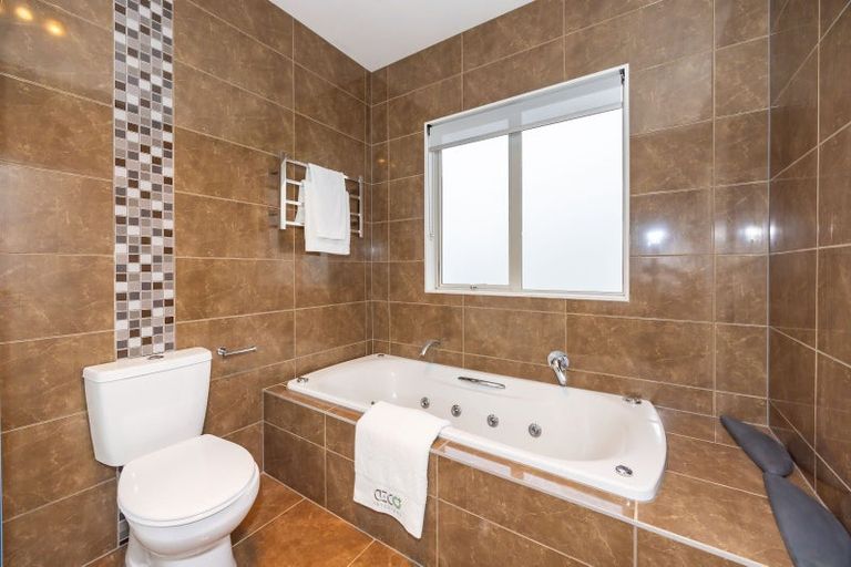 Photo of property in 21 Hornbill Drive, Fairview Heights, Auckland, 0632