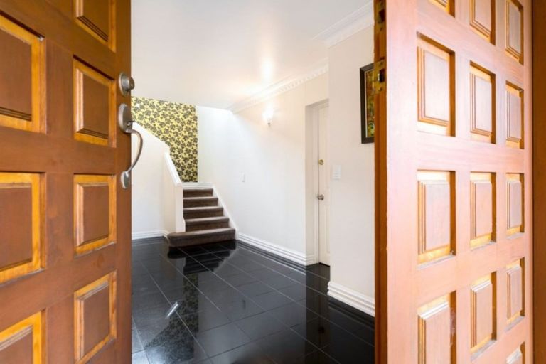 Photo of property in 14 Marguerita Place, West Harbour, Auckland, 0618