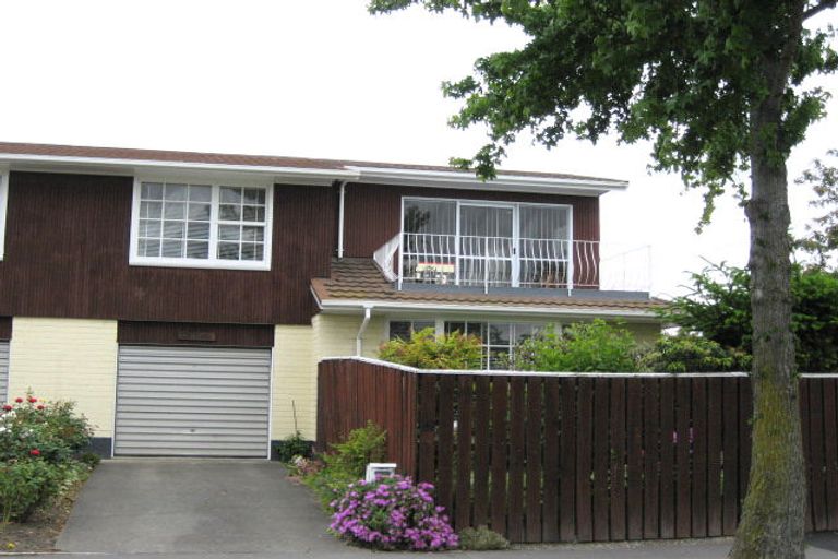 Photo of property in 19 Brookby Crescent, Avonhead, Christchurch, 8042