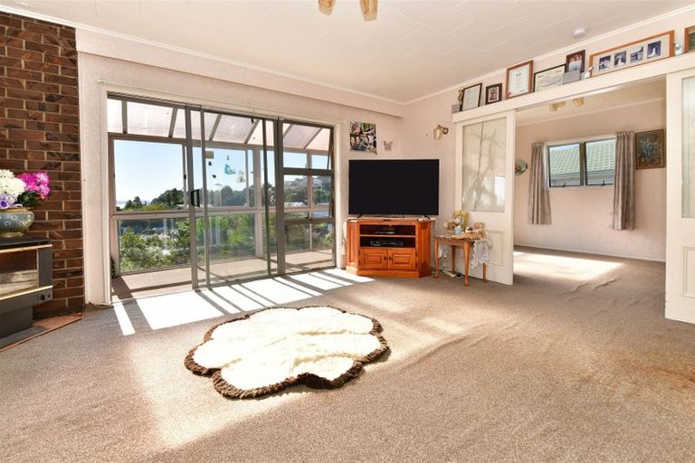 Photo of property in 8 Kathy Terrace, Stanmore Bay, Whangaparaoa, 0932