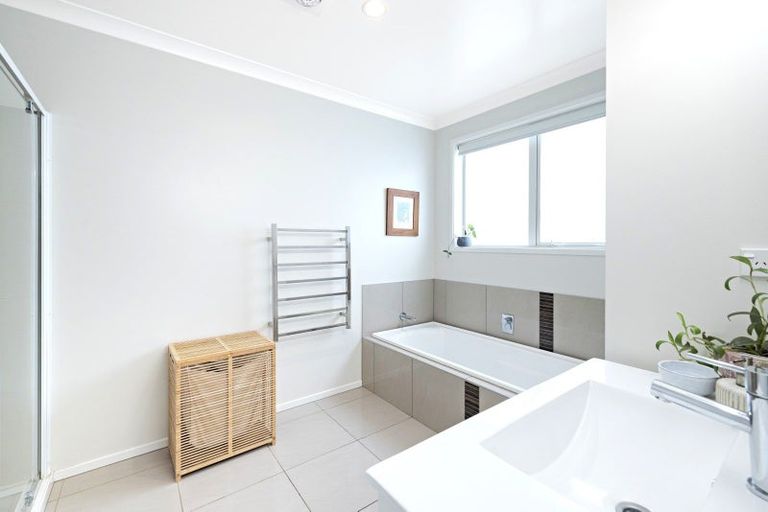 Photo of property in 2 Raiha Street, Papamoa Beach, Papamoa, 3118