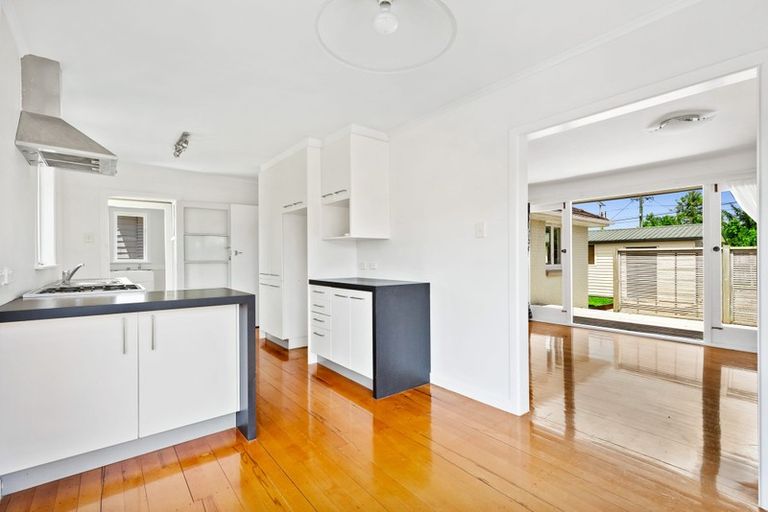 Photo of property in 727 Te Atatu Road, Te Atatu Peninsula, Auckland, 0610