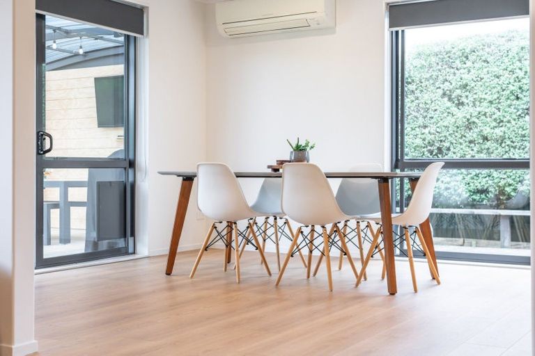 Photo of property in 1/10 Abergeldie Way, Cambridge, 3434