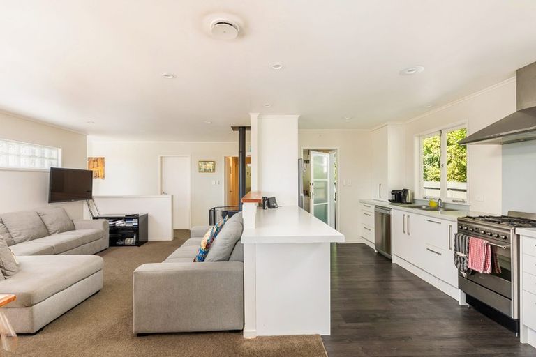 Photo of property in 36 Lemnos Place, Titirangi, Auckland, 0604