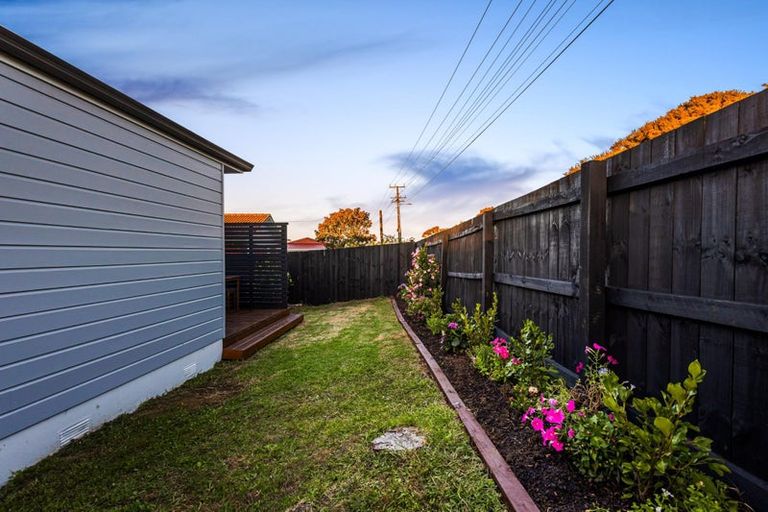 Photo of property in 130 Colwill Road, Massey, Auckland, 0614