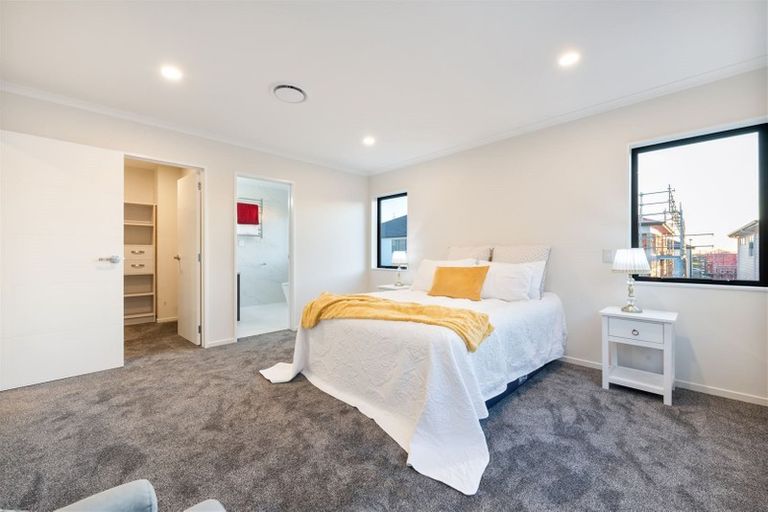 Photo of property in 11 Bunbeg Crescent, Flat Bush, Auckland, 2019