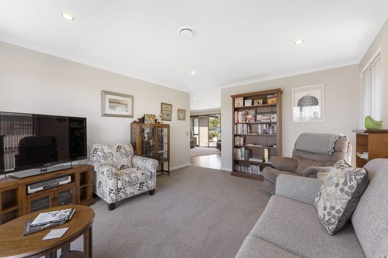 Photo of property in 58 Parnell Heights Drive, Kelvin Grove, Palmerston North, 4414