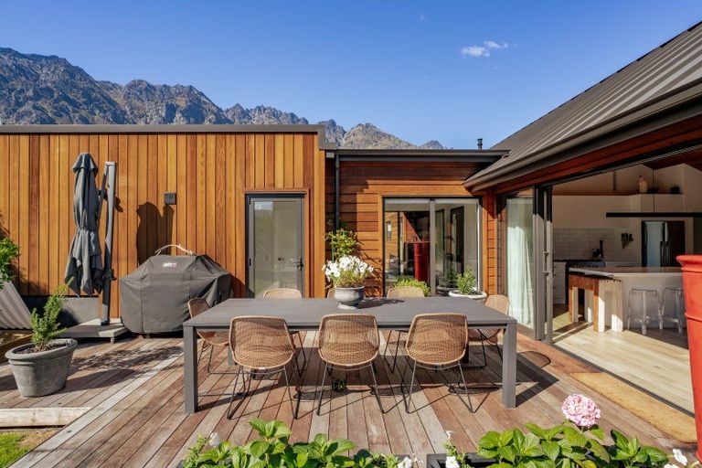 Photo of property in 4 Durness Court, Jacks Point, Queenstown, 9371