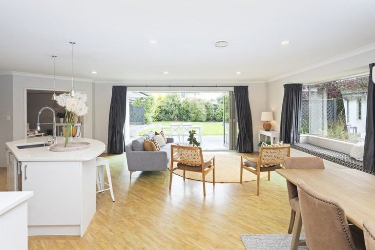 Photo of property in 37 Hussey Road, Harewood, Christchurch, 8051