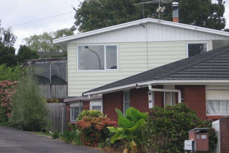 Photo of property in 2/9 Chivalry Road, Glenfield, Auckland, 0629