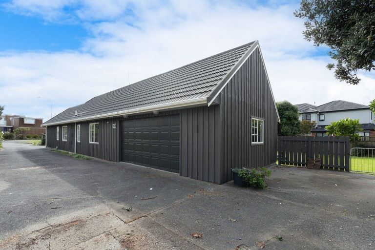 Photo of property in 14 Olliver Grove, Waikanae Beach, Waikanae, 5036